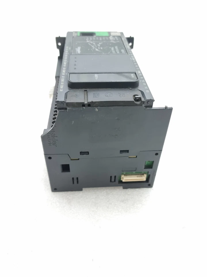 Schneider Electric Modicon M241 TM241CE24R Relay Out Module (Light Blink)